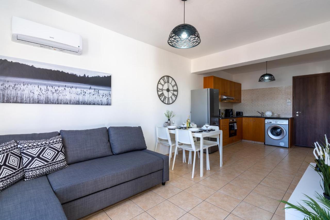 Polyn 1- Bedroom Apartment In Larnaca Exterior photo