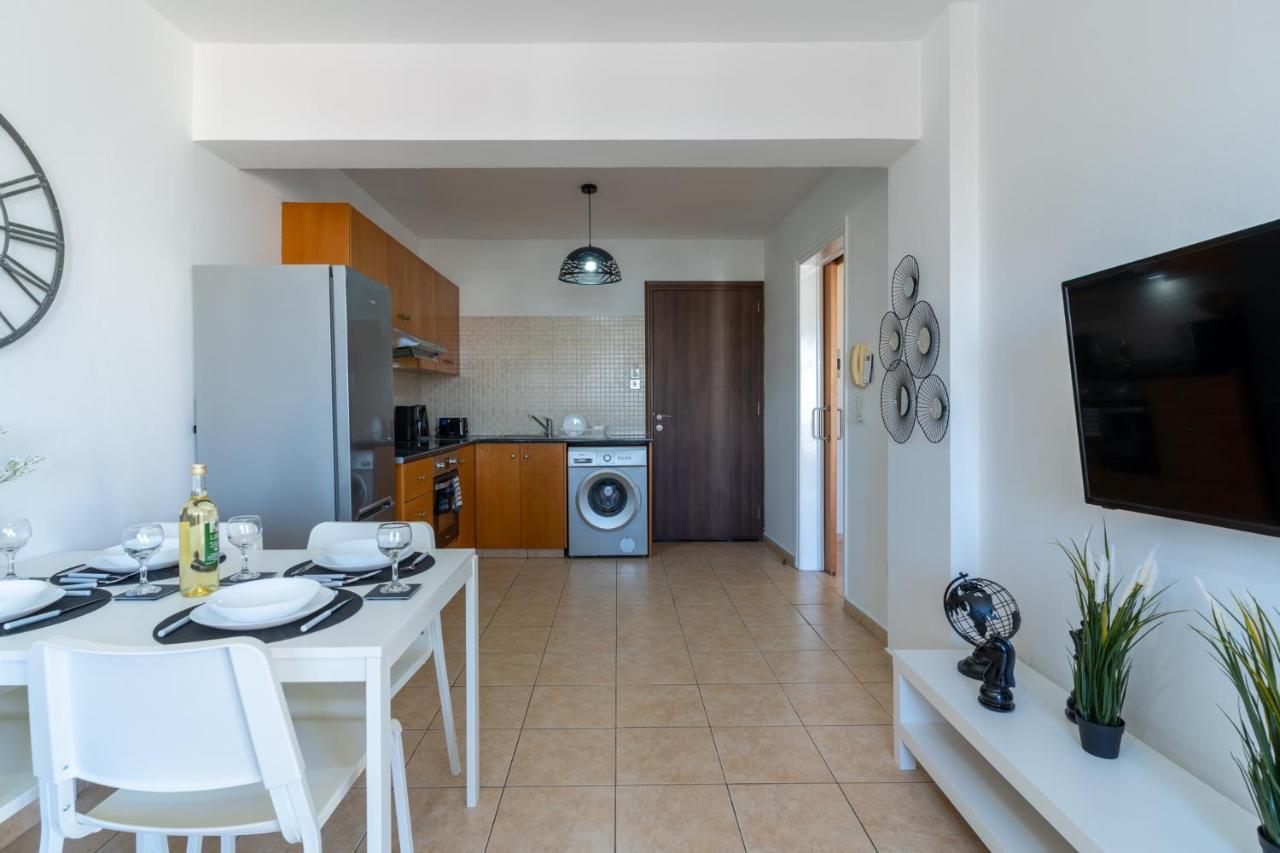 Polyn 1- Bedroom Apartment In Larnaca Exterior photo